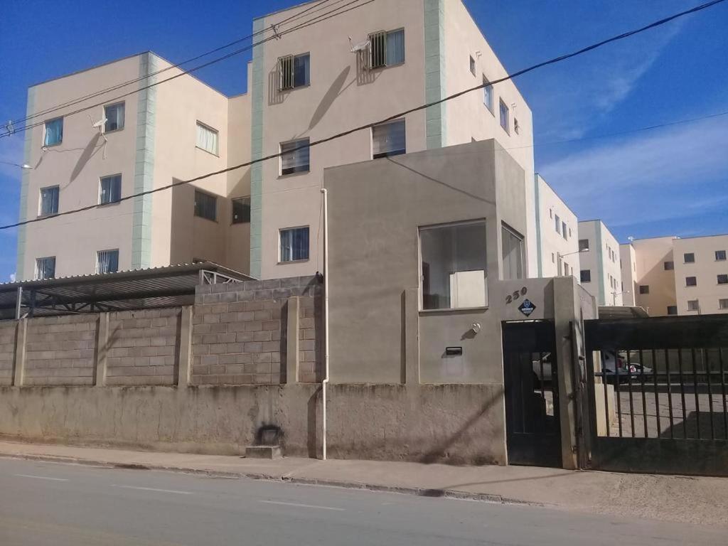 Apartamento Capitolio D'Loren Dos Lagos 4º Andar Exterior foto